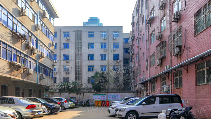 上街区交通局住宅楼外景图