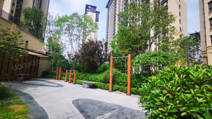 万科翡翠山语外景图