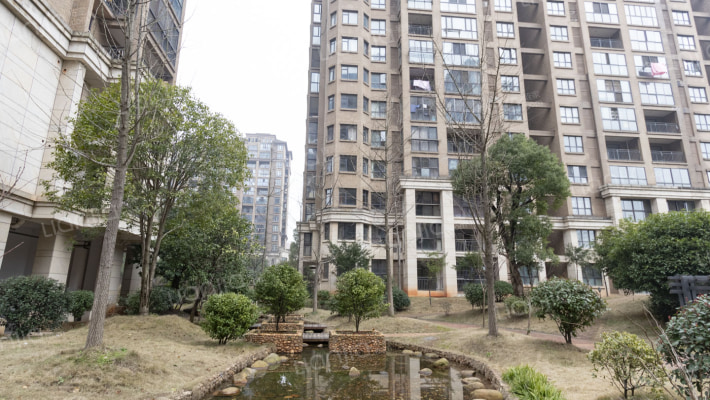 兴汝金城外景图