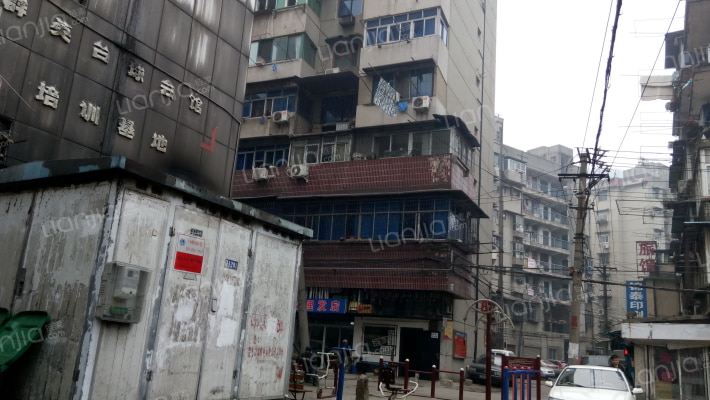 新沟桥车站街外景图