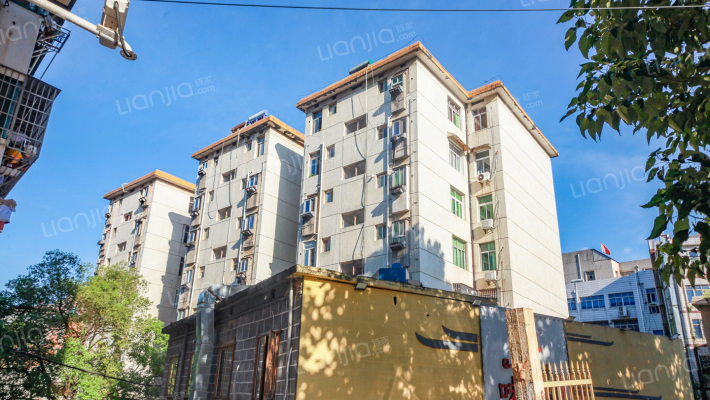 法院住宅楼外景图