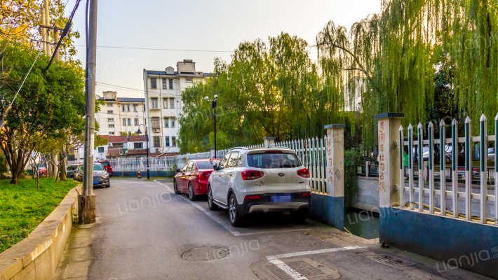 半岛小区外景图