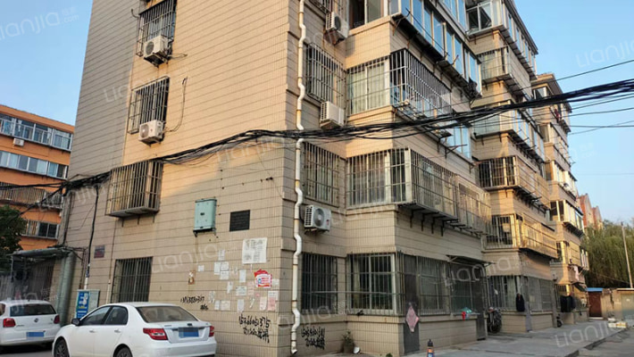 饮食服务公司商住楼外景图