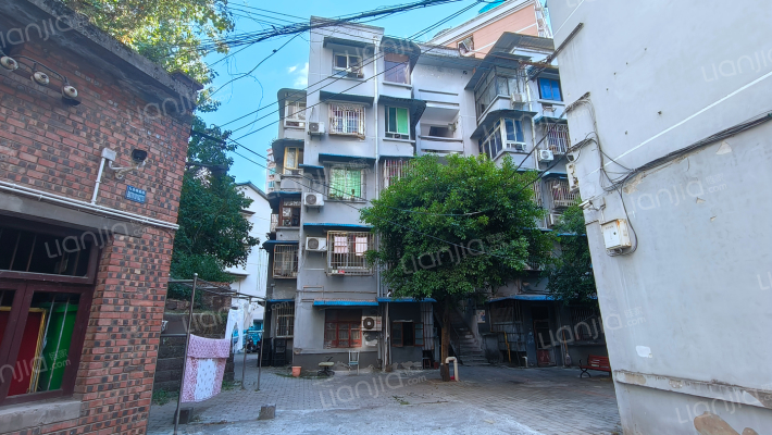 新华三村外景图