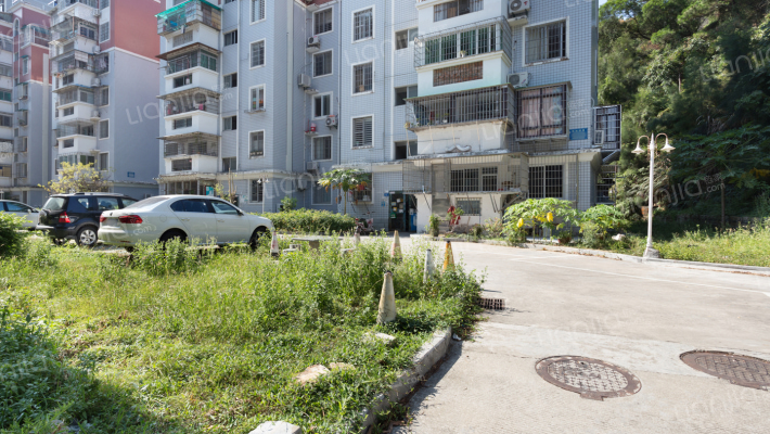 经发委系统拆迁安置房外景图