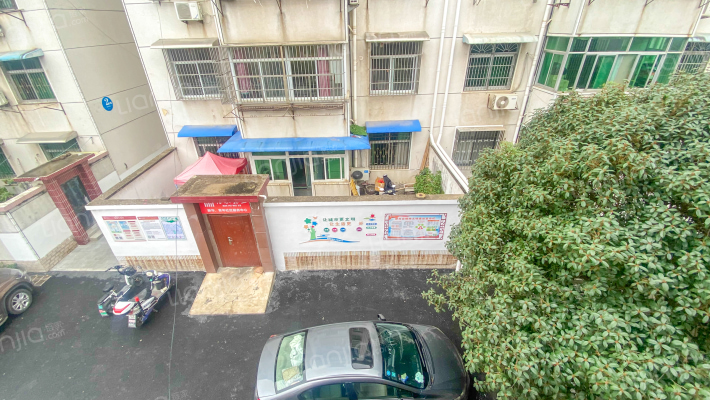 保险公司住宿楼外景图