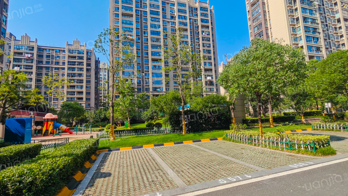 龙津广场C区外景图