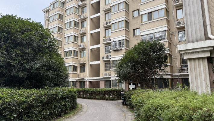 国展中央花园外景图