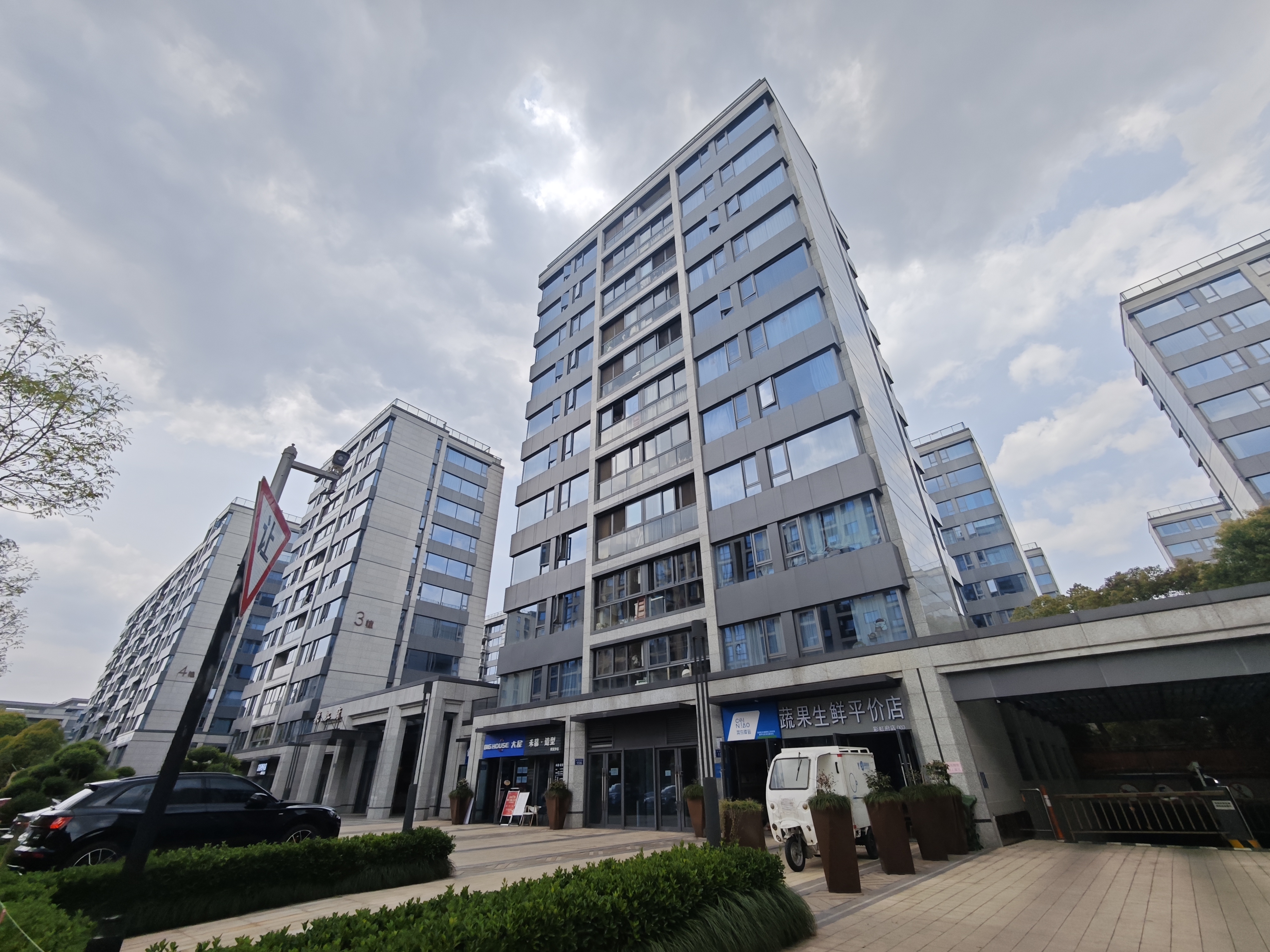 钱江彩虹府小区实景 5