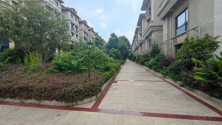 龙湖33尊外景图