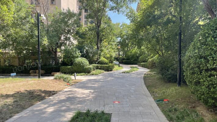 天山熙湖外景图