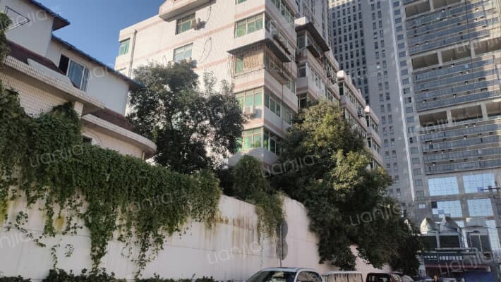 公交公司家属院外景图