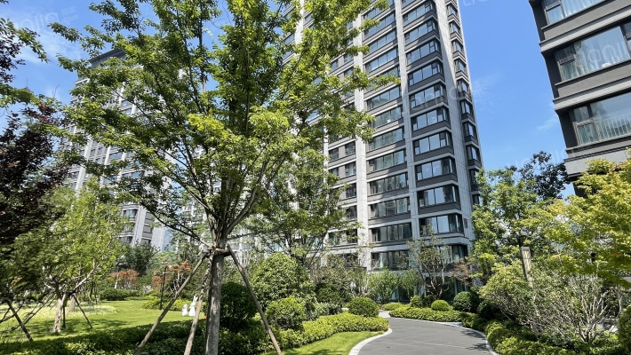 海信依云小镇格林外景图