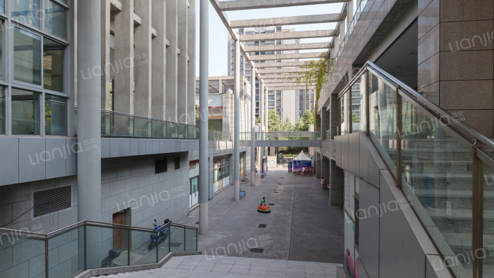 龙湖水晶国际外景图