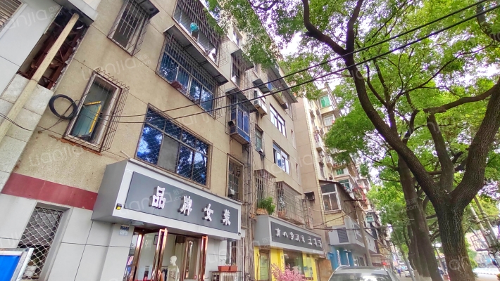 工商局职工宿舍外景图