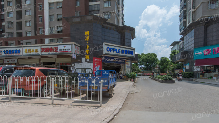 明泽丰华苑下马湖外景图