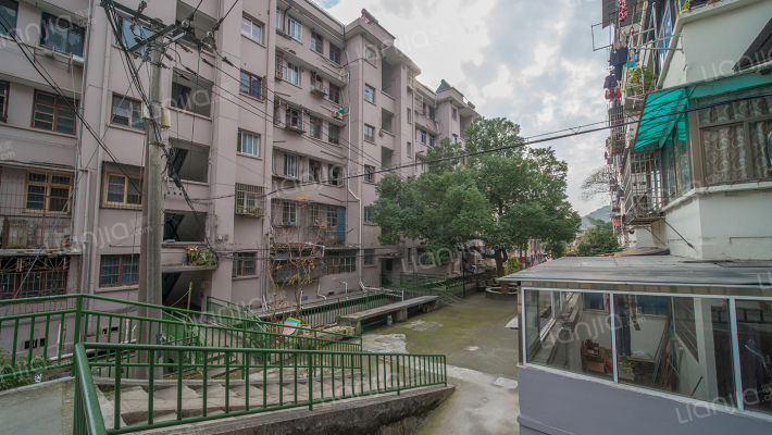 杭齿宿舍外景图