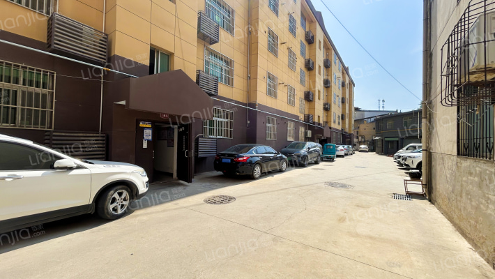 广场土地局家属楼外景图