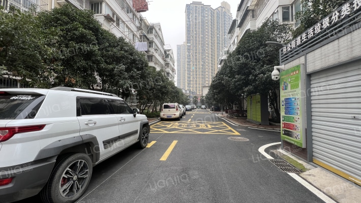 省检察院职工楼外景图