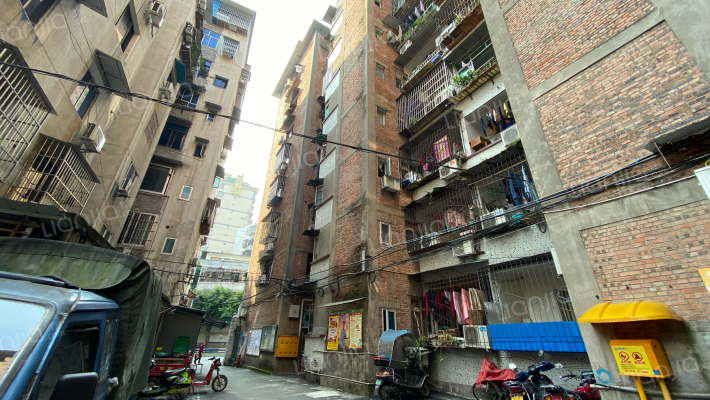 南安街化纤厂家属院外景图