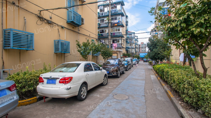 北蔡大街小区外景图