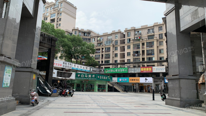 金威购物广场外景图