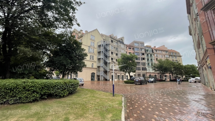 绿地城欧洲风情小镇五月花外景图