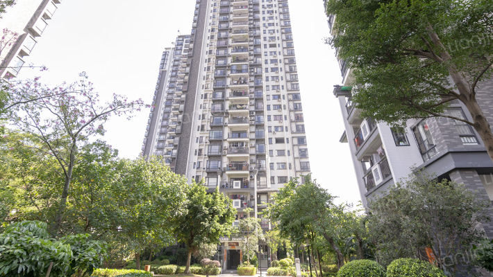 方圆云山诗意外景图