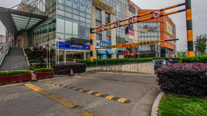 五彩城SOHO外景图