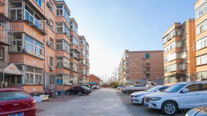 崔村教师楼外景图