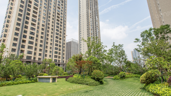 万科蓝山一期外景图