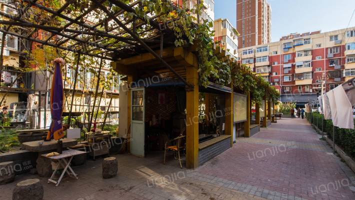 车站西街外景图