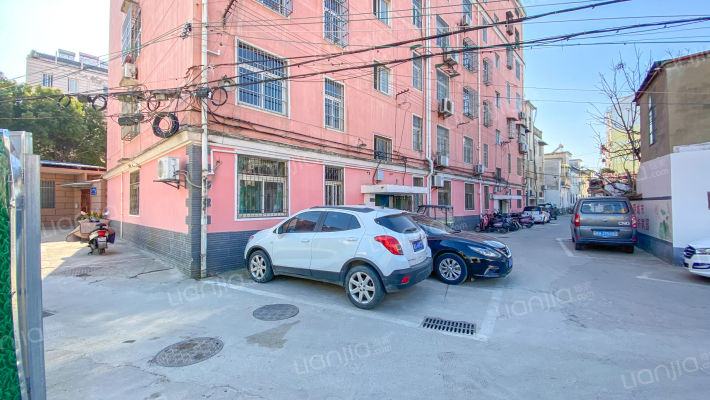 糖酒仓库宿舍楼外景图