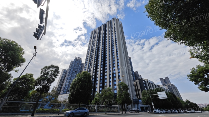 花样年龙吾外景图