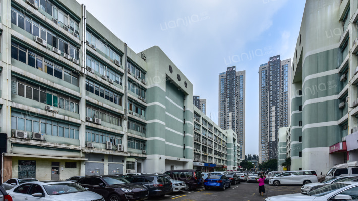 天展大厦外景图