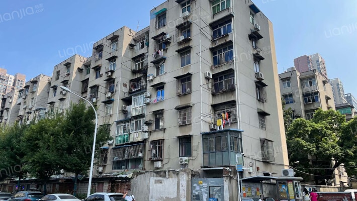 中南宿舍外景图