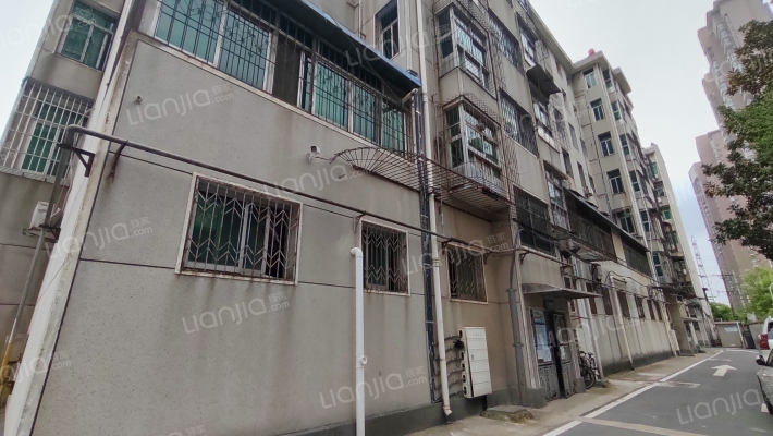 地税局宿舍楼小区外景图