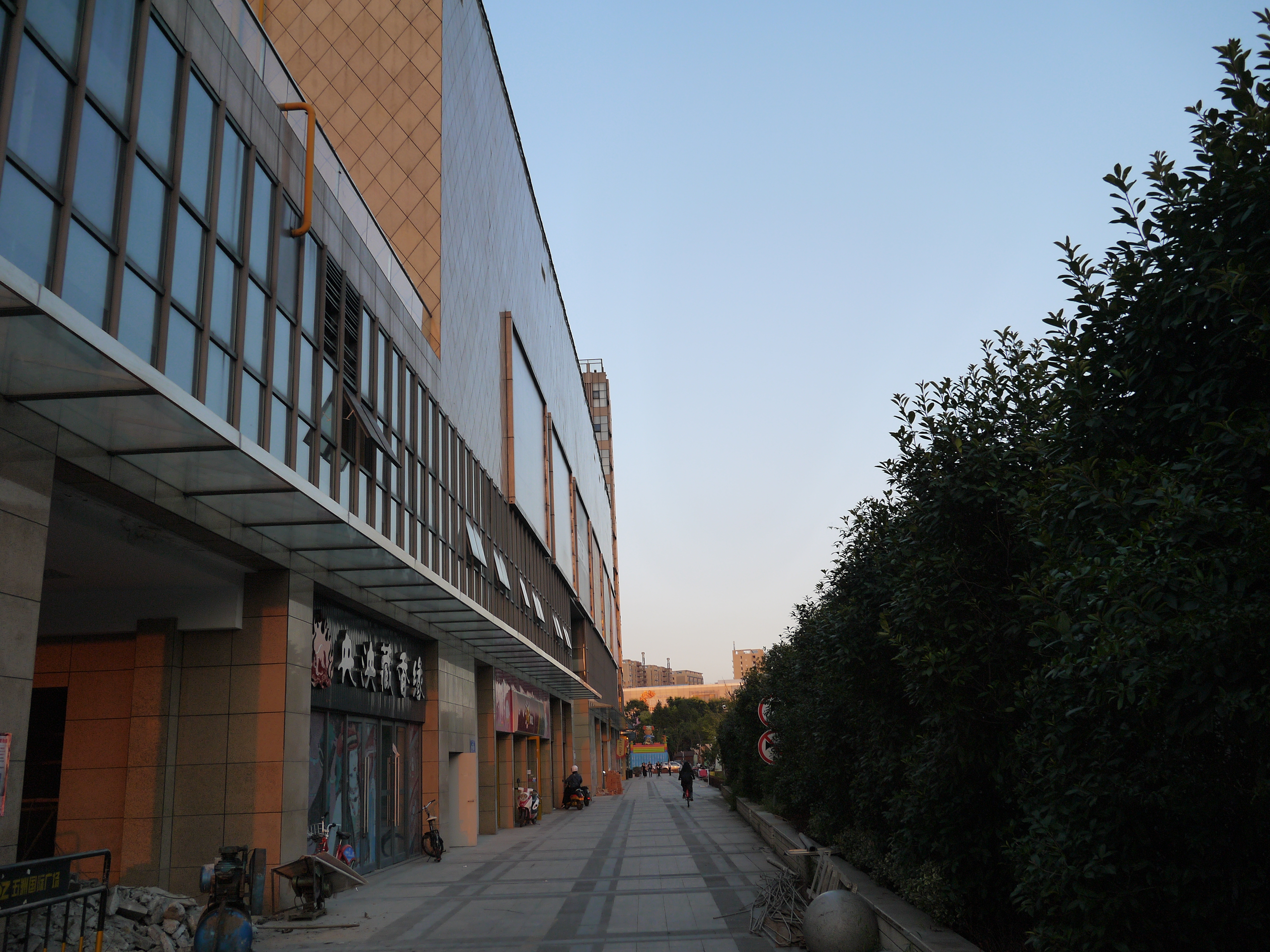 五洲国际广场小区实景 8