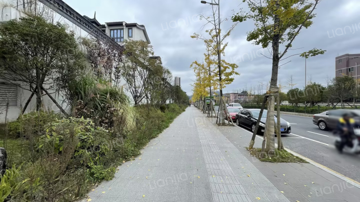 中天山水间外景图