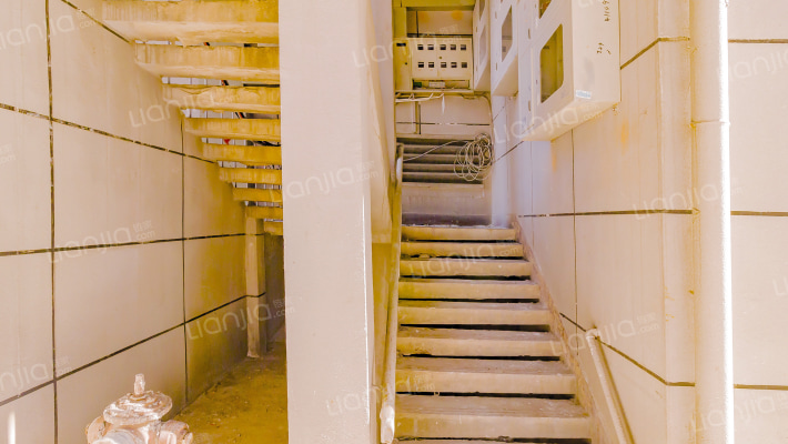 华美大厦外景图