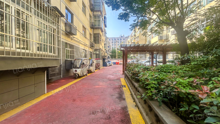 东十一道巷8号院外景图