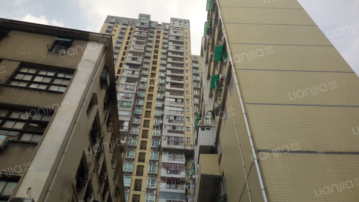 光复大厦外景图