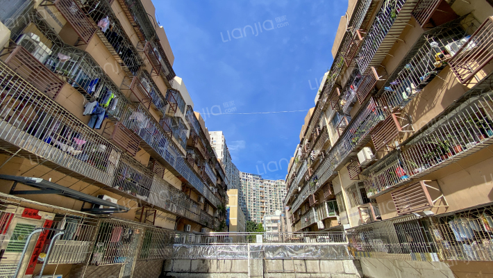 聚宝综合楼外景图