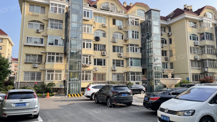 梅岭小区外景图