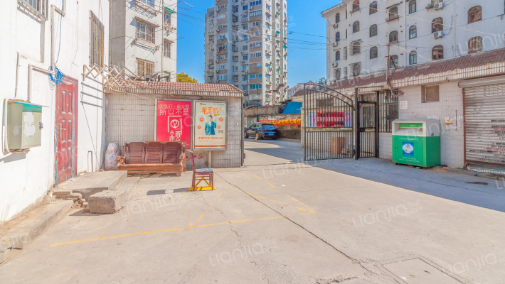 闸北场中公寓外景图