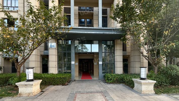 桥达漫生活街区外景图