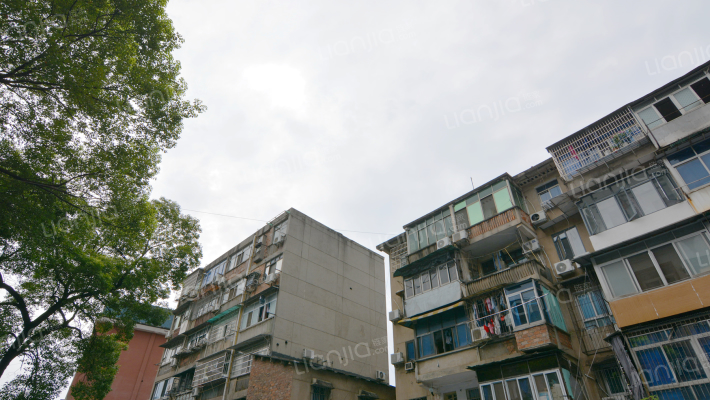 酱香园宿舍外景图