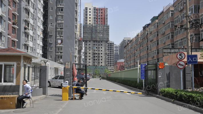 横一条甲18号院外景图