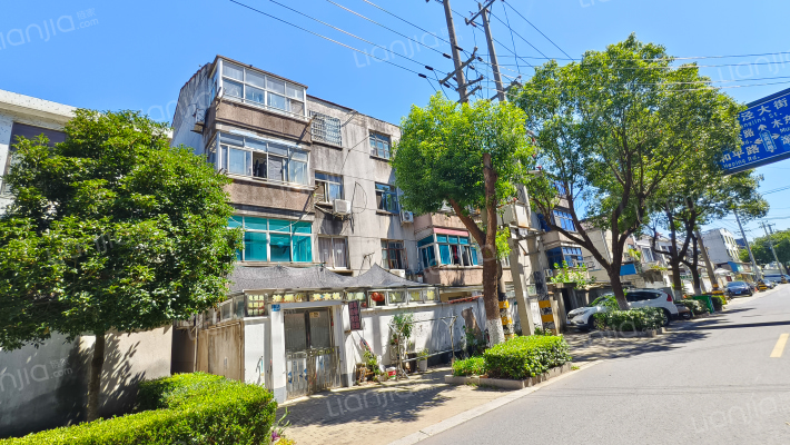 泾苑新村外景图