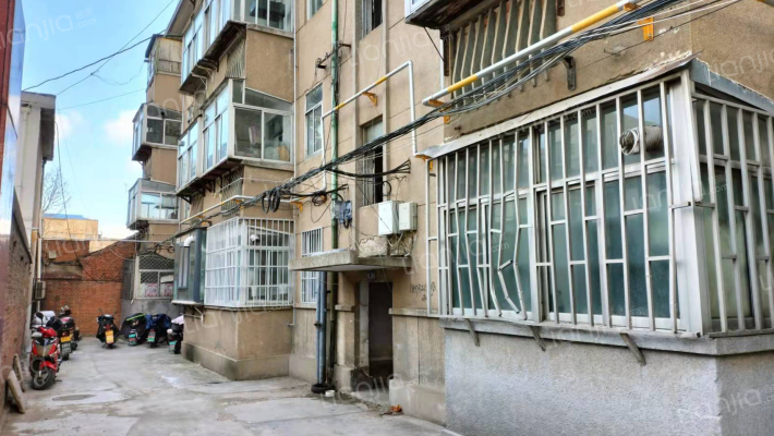 工行家属楼外景图